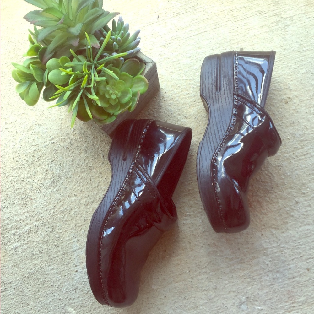 Dansko BLACK patent leather clogs, women 38, US 8